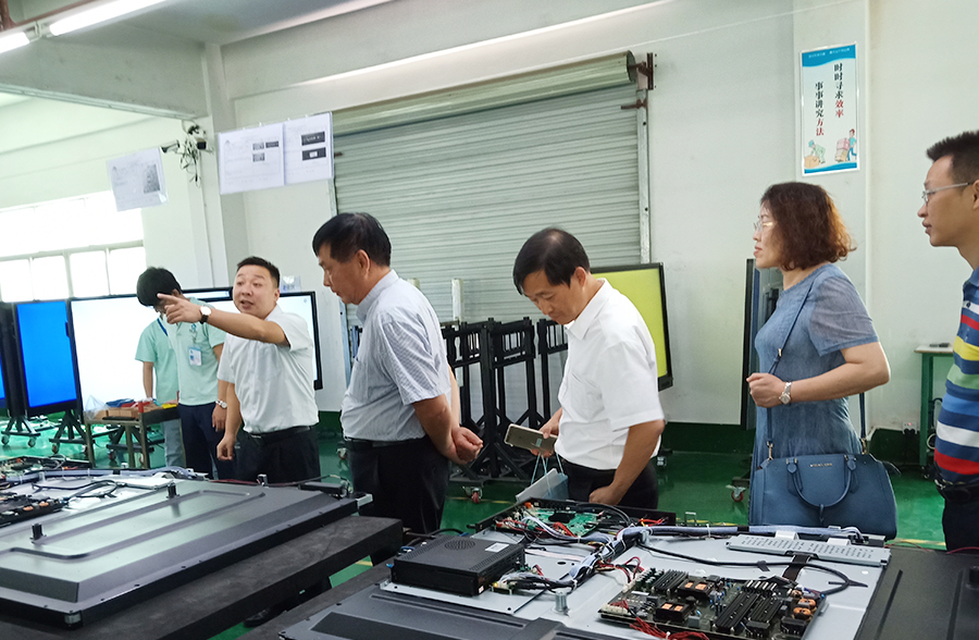 秉承教育精神，共創(chuàng)發(fā)展 --桂深兩地教育裝備協(xié)會專家蒞臨方成教學參觀和指導